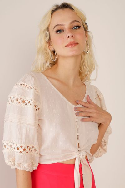 camisa-cropped-off-white-amarração-manga-mix-rendas-36